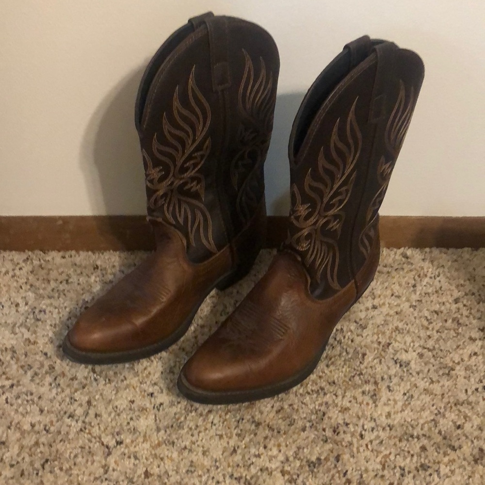 Cowgirl boots size 8